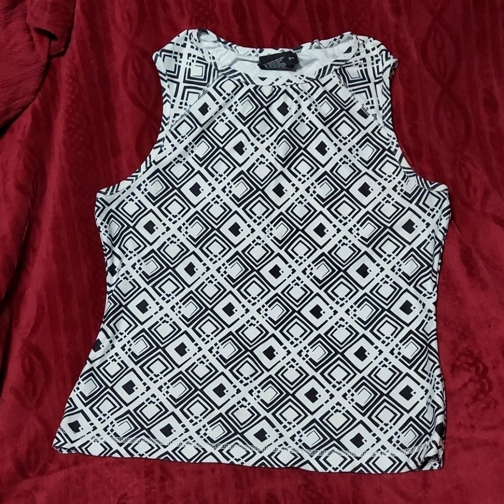 BLACK & White Sleeveless Blouse Size L(11-13)